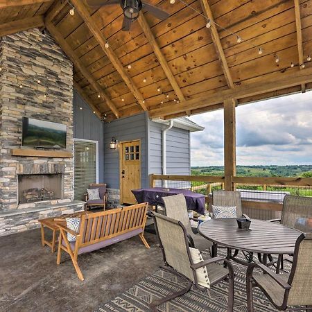 Chic Williamstown Retreat With Pool And Hot Tub! Villa Eksteriør billede