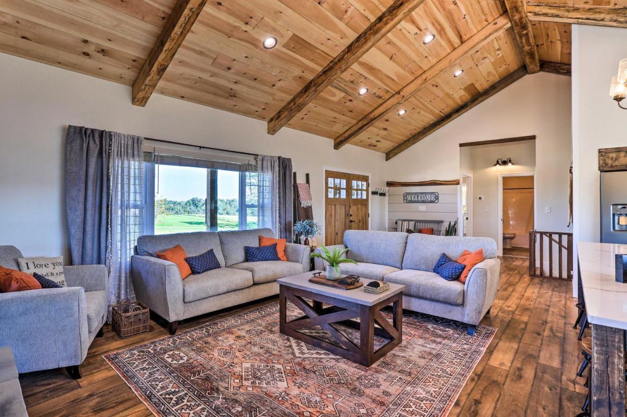Chic Williamstown Retreat With Pool And Hot Tub! Villa Eksteriør billede