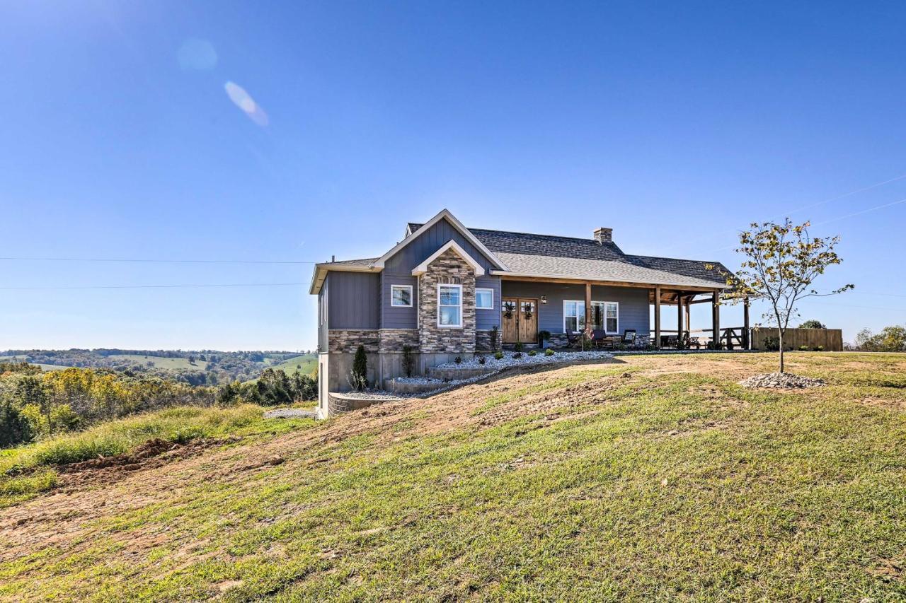 Chic Williamstown Retreat With Pool And Hot Tub! Villa Eksteriør billede