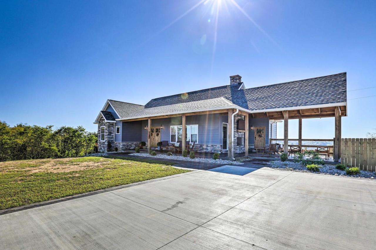 Chic Williamstown Retreat With Pool And Hot Tub! Villa Eksteriør billede