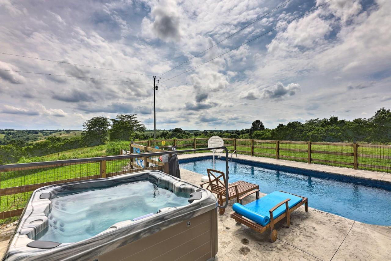 Chic Williamstown Retreat With Pool And Hot Tub! Villa Eksteriør billede