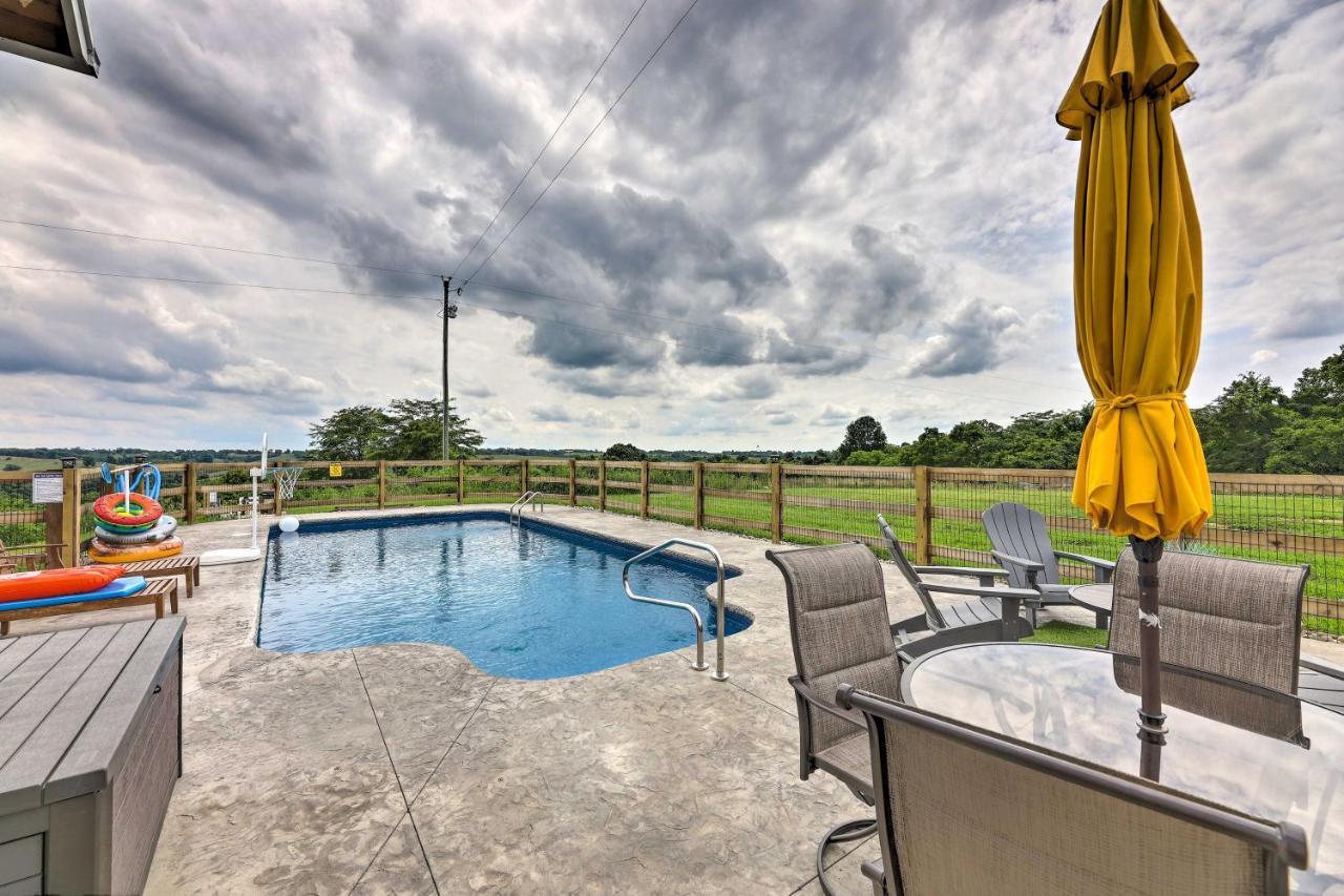 Chic Williamstown Retreat With Pool And Hot Tub! Villa Eksteriør billede
