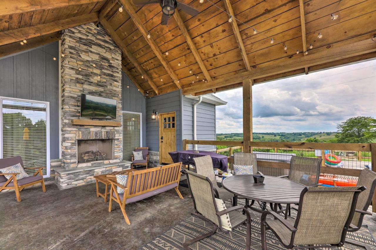 Chic Williamstown Retreat With Pool And Hot Tub! Villa Eksteriør billede