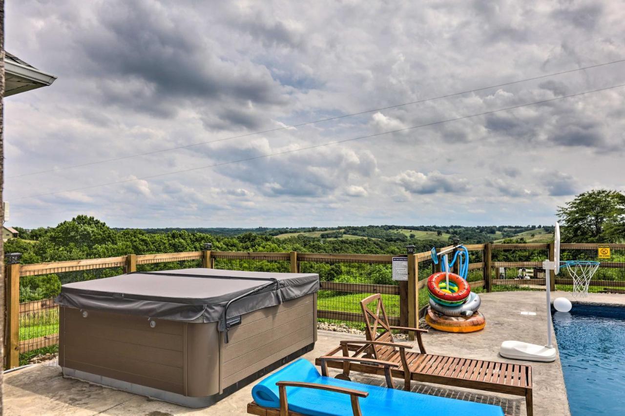 Chic Williamstown Retreat With Pool And Hot Tub! Villa Eksteriør billede