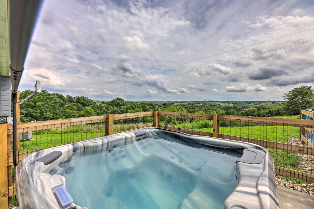 Chic Williamstown Retreat With Pool And Hot Tub! Villa Eksteriør billede