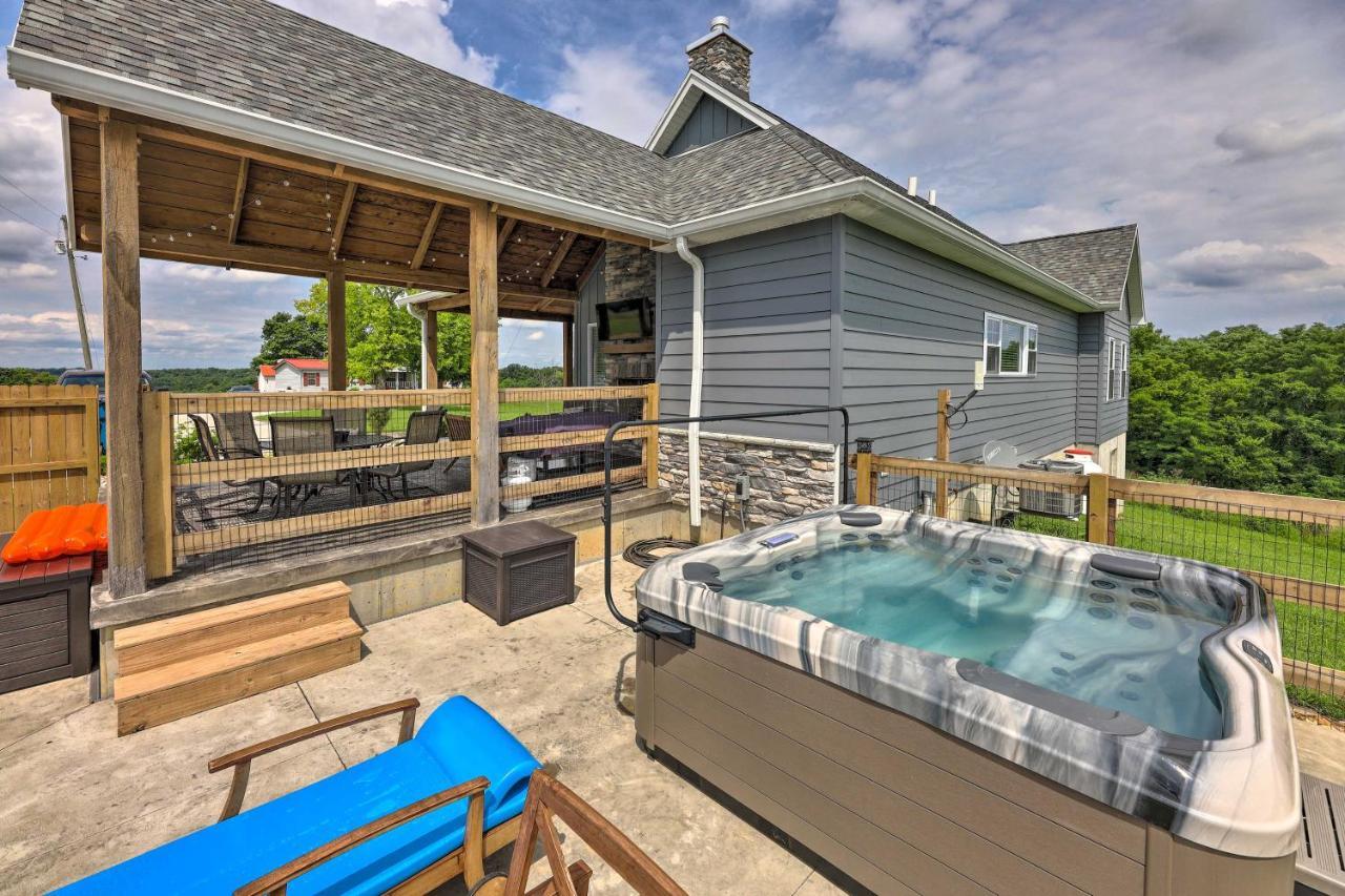 Chic Williamstown Retreat With Pool And Hot Tub! Villa Eksteriør billede