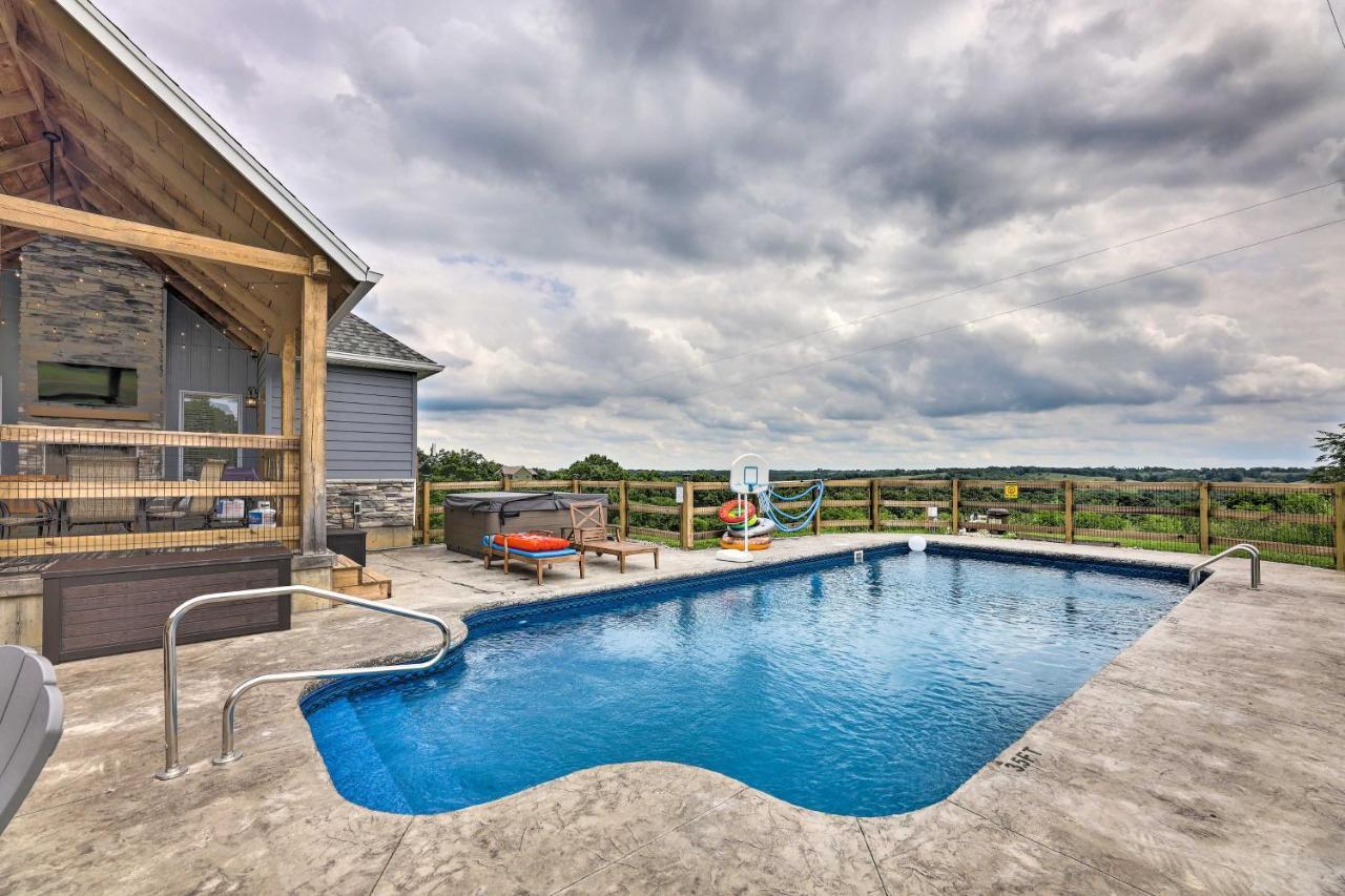 Chic Williamstown Retreat With Pool And Hot Tub! Villa Eksteriør billede