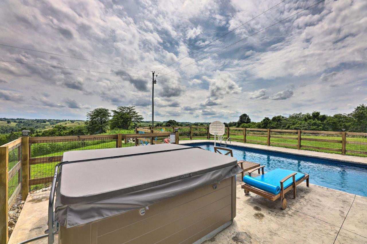 Chic Williamstown Retreat With Pool And Hot Tub! Villa Eksteriør billede
