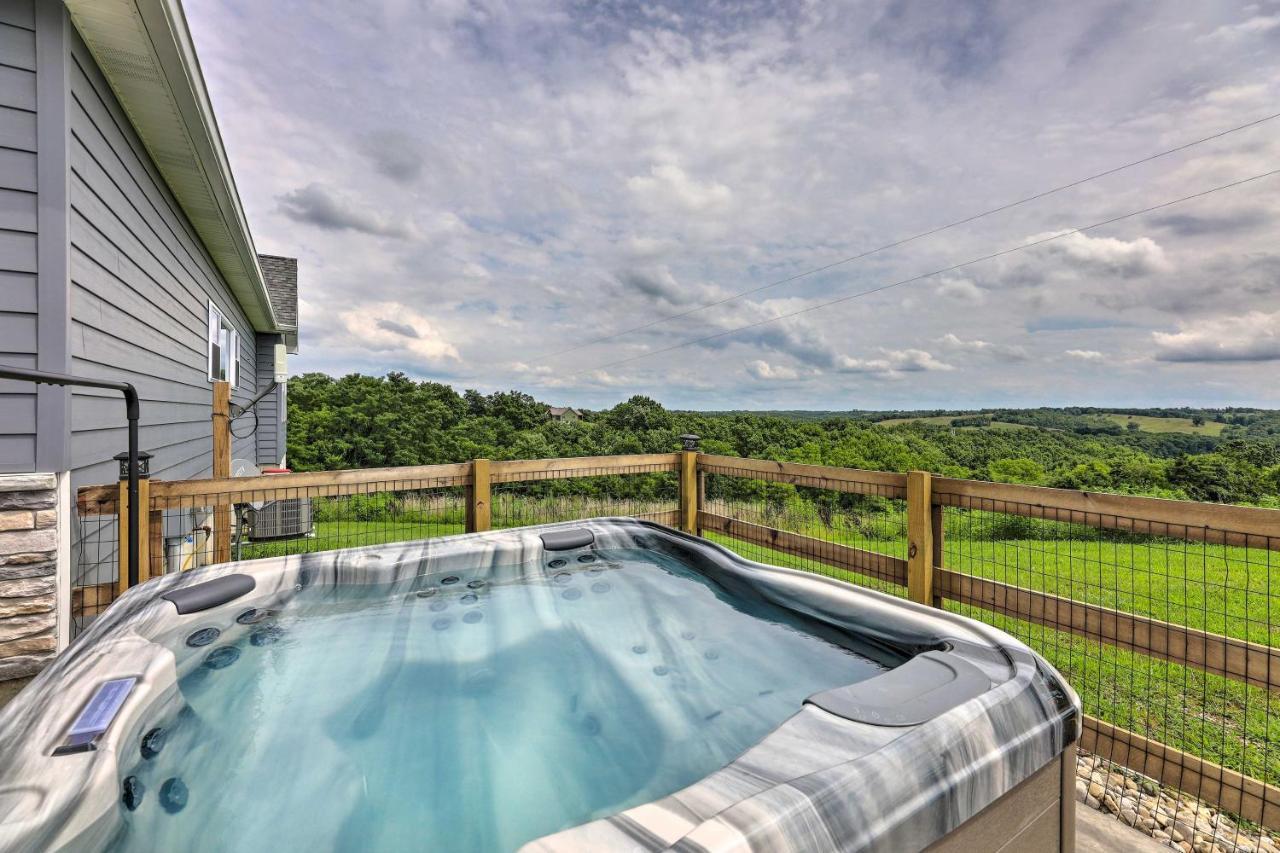 Chic Williamstown Retreat With Pool And Hot Tub! Villa Eksteriør billede